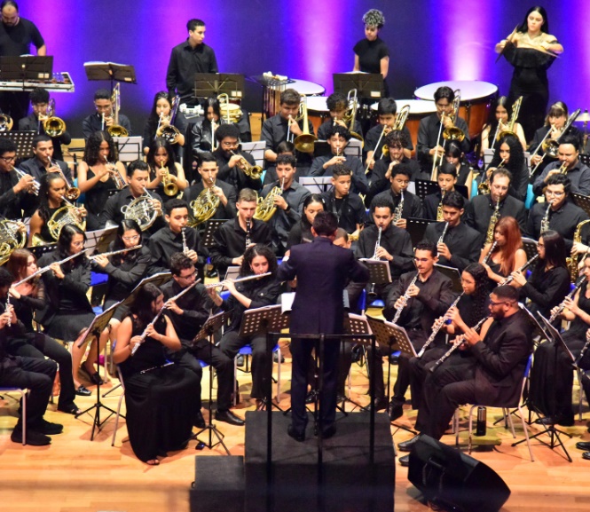 Banda Sinfônica de Aparecida celebra 10 anos com concerto emocionante