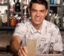 Bartender goiano apresenta coquetel premiado no Zimbro Cocktails & Co