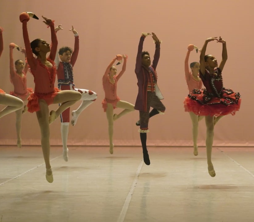 Basileu França é tetracampeão no maior festival de dança do mundo