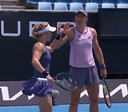 Bia Haddad e Laura Siegemund sofrem virada e dão adeus ao Australian Open