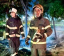 Bombeiros resgatam cachorro durante incêndio em Goiânia