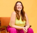 Comediante Arianna Nutt estreia 'De Repente 40' em Goiânia