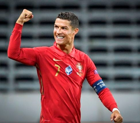 Cristiano Ronaldo é o atleta mais bem pago do mundo pelo 3º ano seguido