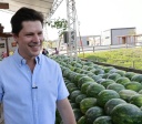 Daniel Vilela celebra produção agrícola na Festa da Melancia em Uruana