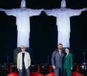 Elenco de 'Superman' está no Rio e posta momento no Cristo Redentor