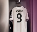 Endrick assume camisa 9 do Real Madrid no dia da renovação de Gonçalo Díaz e comemora
