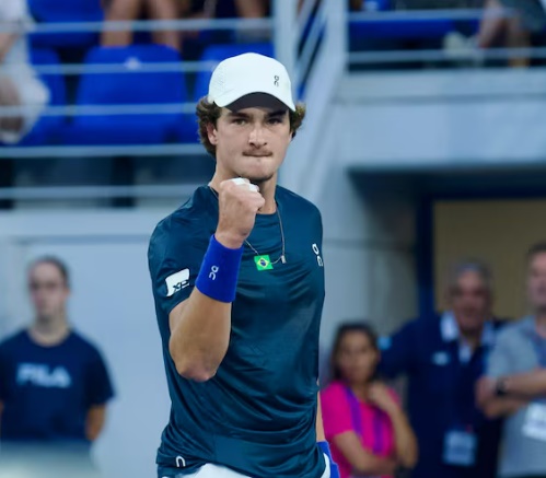 Fonseca impressiona Djokovic, bate Tsitsipas em virada insana e dá vitória ao Brasil na Davis