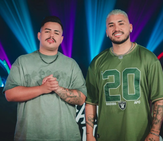 Goiânia recebe Rafa e Junior com hit “Ama Um Maloqueiro”