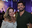 Goianienses aproveitam noite de samba com show do grupo Só Pra Contrariar