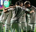 Goiás deixa o G-4 da Série B após derrota por 3 a 1 para a Chapecoense