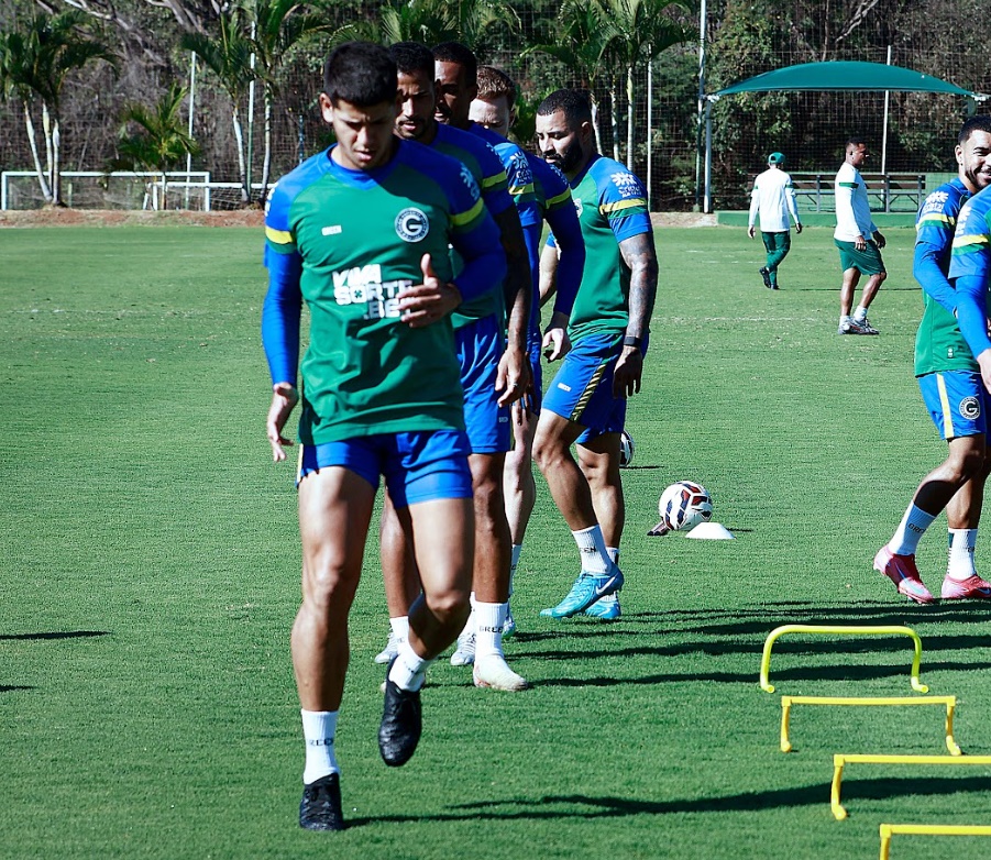 Goiás enfrenta o Remo e busca abrir vantagem na ponta da Série B