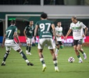 Goiás vence o Coritiba por 1 a 0 e assume a liderança da Série B