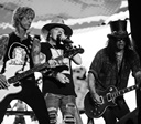 Guns N' Roses volta ao Brasil em 2026 para ser headliner do Monsters of Rock
