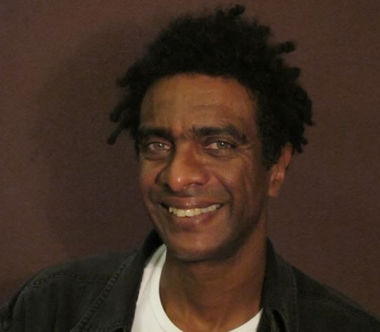 Helio de La Peña apresenta stand up de comédia em Goiânia 