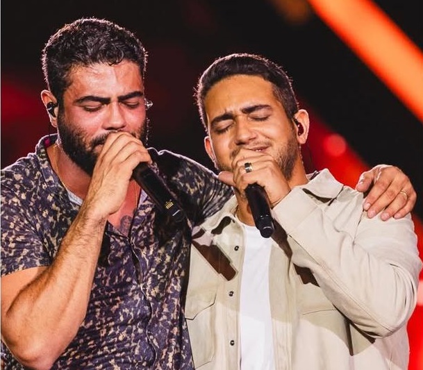 Henrique e Juliano lotam estacionamento do Serra Dourada no Dia do Sertanejo