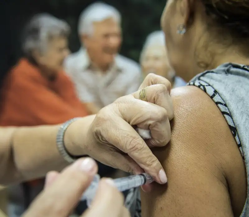 Idosos são os mais atingidos por infecções do vírus da gripe, aponta Fiocruz
