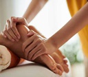 Iniciativa oferece sessões gratuitas de massagem em parque de Goiânia