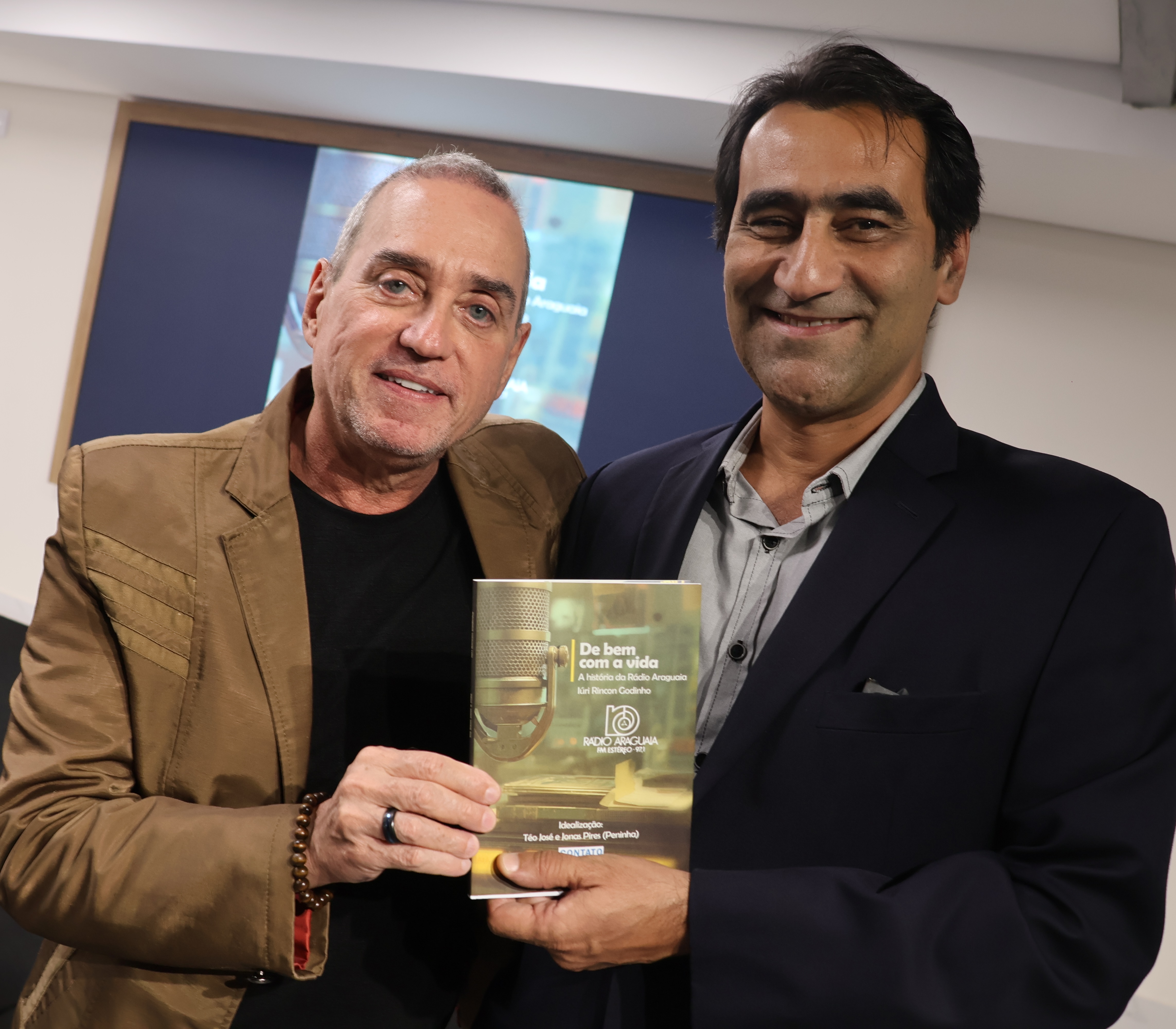 Iuri Godinho lança novo livro em evento prestigiado em Goiânia; veja fotos