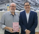 Lançamento de livro sobre os 90 anos de Goiânia reúne personalidades