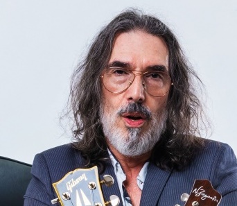 Lobão volta a Goiânia com show da turnê '50 Anos de Vida Bandida'