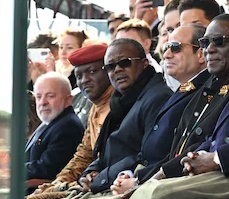 Lula assiste a desfile militar e faz reunião com Putin na Rússia