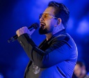 Marrone cai do palco durante show em Goiânia
