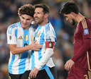 Messi celebra noite mágica em adeus na Argentina: 'Terminar assim aqui é o que sempre sonhei'