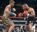 Mike Tyson perde para a idade e para Jake Paul por pontos diante de 80 mil pessoas