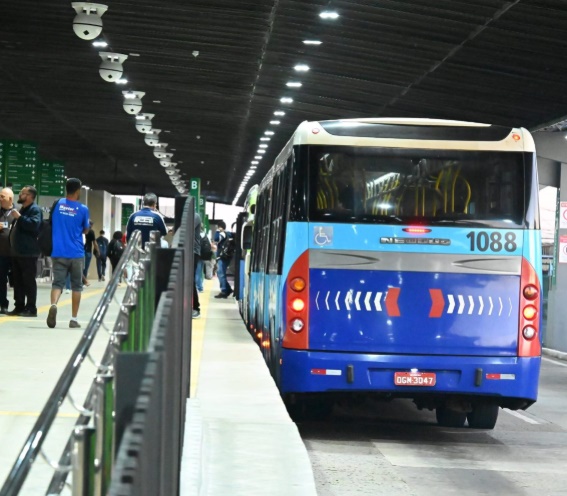 Motoristas de ônibus cobram reajuste e greve volta ao debate em Goiânia