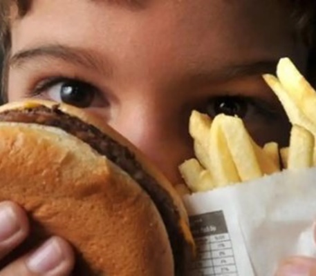 Obesidade afeta quase 4 milhões de crianças e adolescentes brasileiros