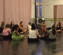 Oficina gratuita explora o teatro e a dança em Goiânia