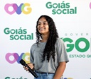 OVG entrega crédito social e bolsa capacitação para jovens em Goiânia