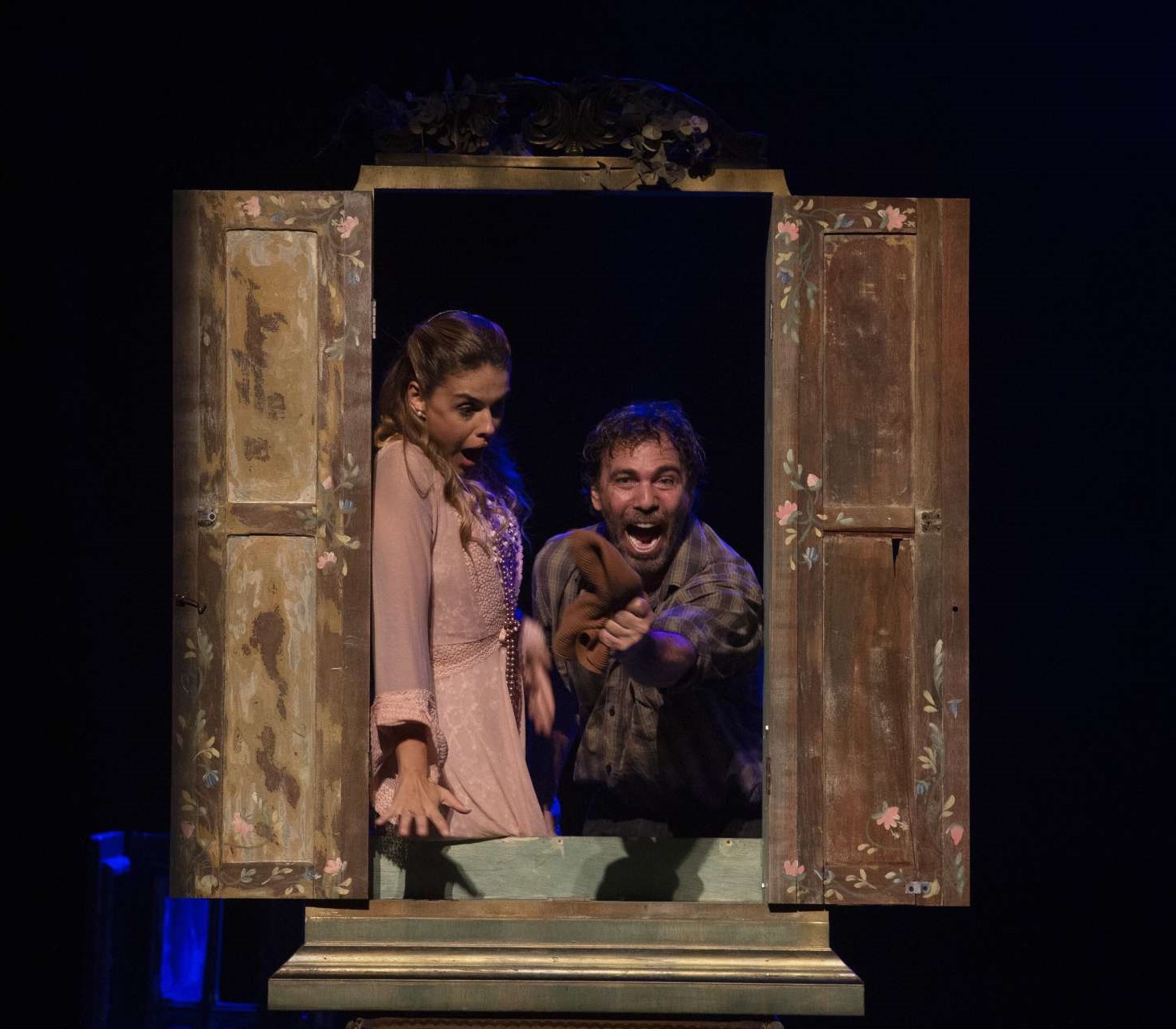 Paloma Bernardi e Marcelo Faria protagonizam "O Cravo e a Rosa" em Goiânia