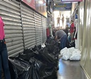 Polícia apreende cerca de 10 mil peças de roupas falsificadas em Jaraguá