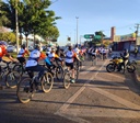 Prefeitura orienta ciclistas sobre segurança no trânsito durante o feriado