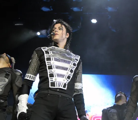 Rodrigo Teaser volta a Goiânia com megaprodução em tributo a Michael Jackson