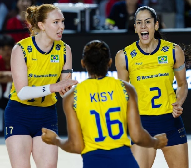 Seleção feminina sofre, mas bate França e vai às semifinais do Mundial de vôlei