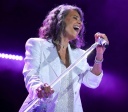 Simone faz show em Goiânia com repertório especial no Teatro Rio Vermelho