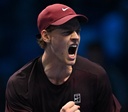 Sinner supera líder do ranking Alcaraz e é bicampeão do ATP Finals sem perder sets