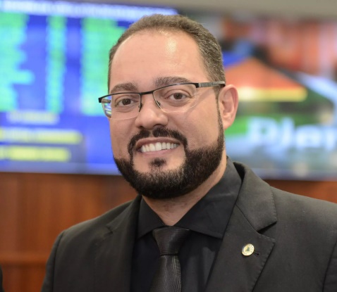 Tragédia e esperança no mês da primeira infância
