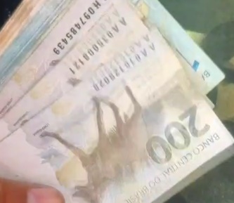 Trio é preso por extorquir idosa e cobrar R$ 15 mil para desentupir pia 