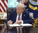 Trump promete tarifas a móveis importados e anuncia taxa de 100% sobre filmes estrangeiros