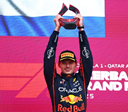 Verstappen vence o GP do Azerbaijão de ponta a ponta e volta à briga pela taça