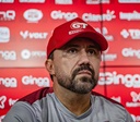Vila Nova demite técnico Luizinho Lopes