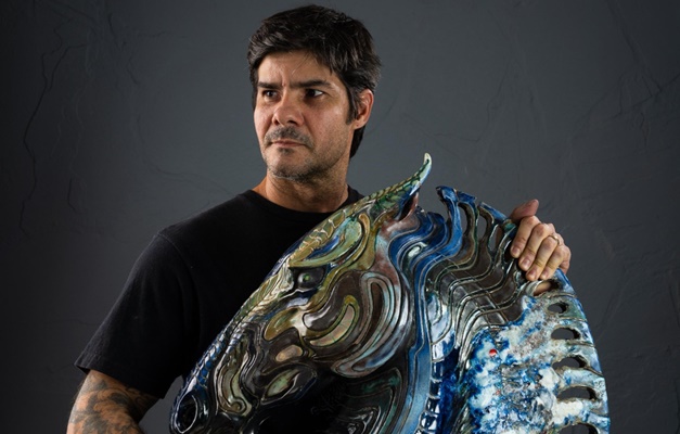 Tiago Paiva expõe peças em cerâmica na Vila Cultural Cora Coralina