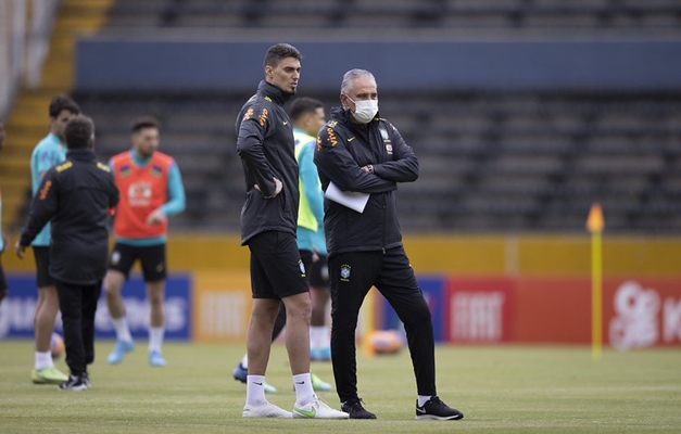 Tite esboça time titular e Philippe Coutinho deve substituir Paquetá na seleção