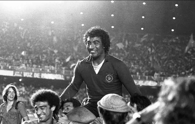 Tobias, goleiro do Corinthians no título de 1977, morre aos 75 anos