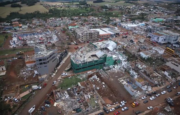 Tornado no Paraná é o mais devastador da história recente do Estado, diz meteorologista