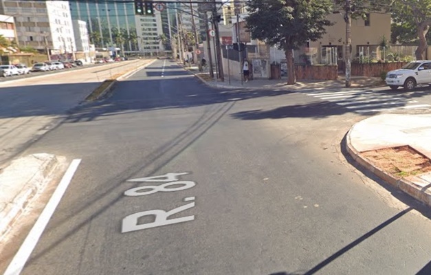 Trecho da Rua 84, no Setor Sul, é interditado para obras do BRT em Goiânia