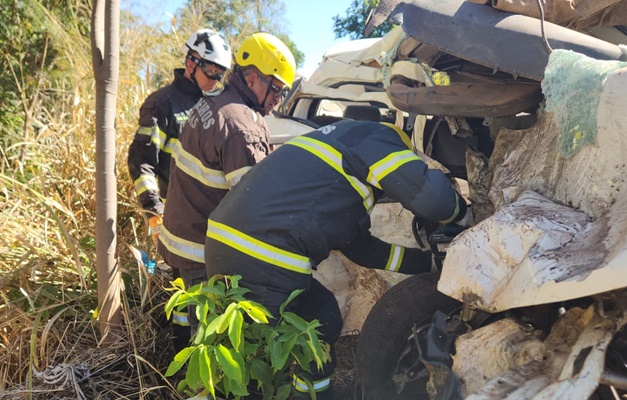 Três pessoas morrem em acidente na GO-215 em Pontalina 